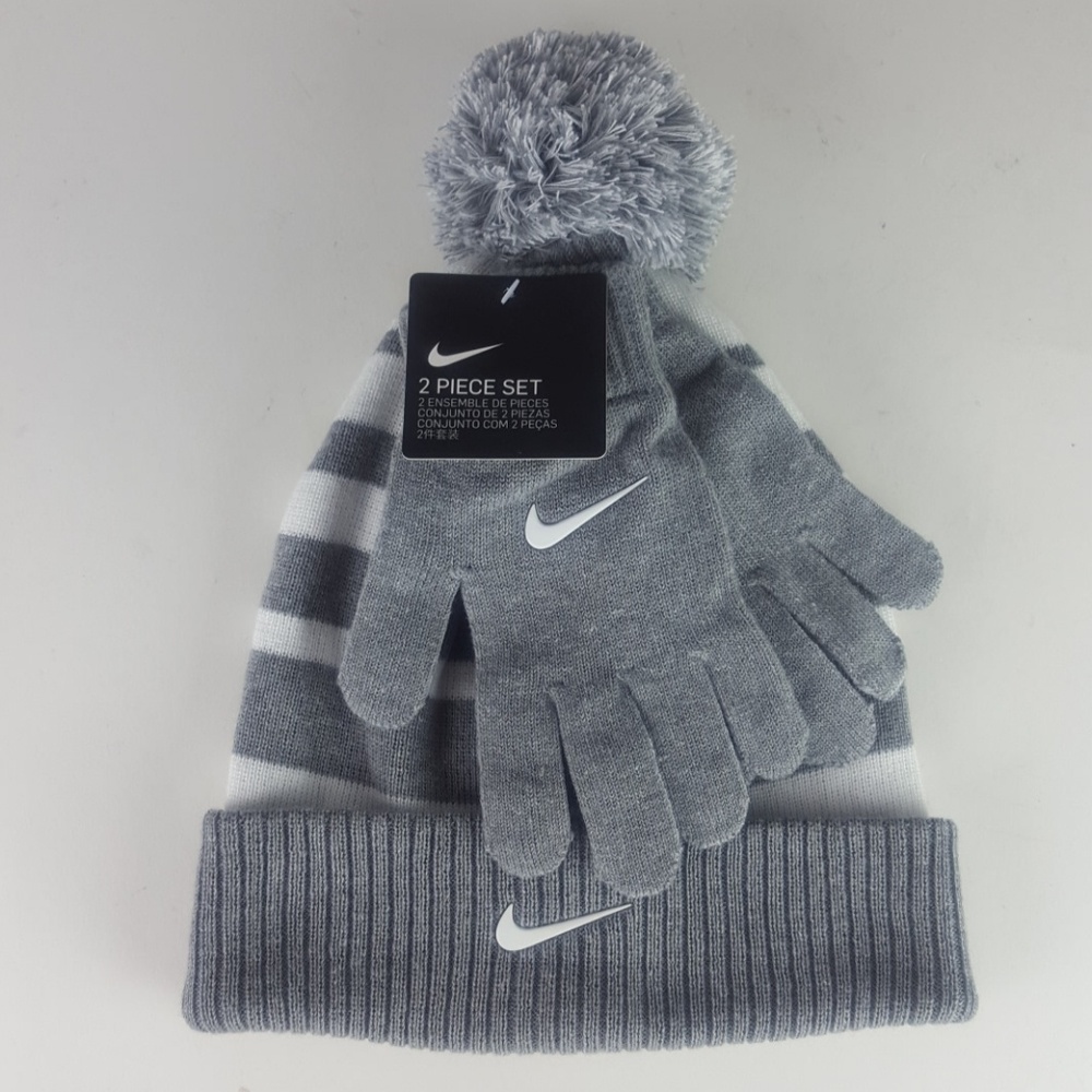 Nike 2 piece set hat & cloves youth gray white